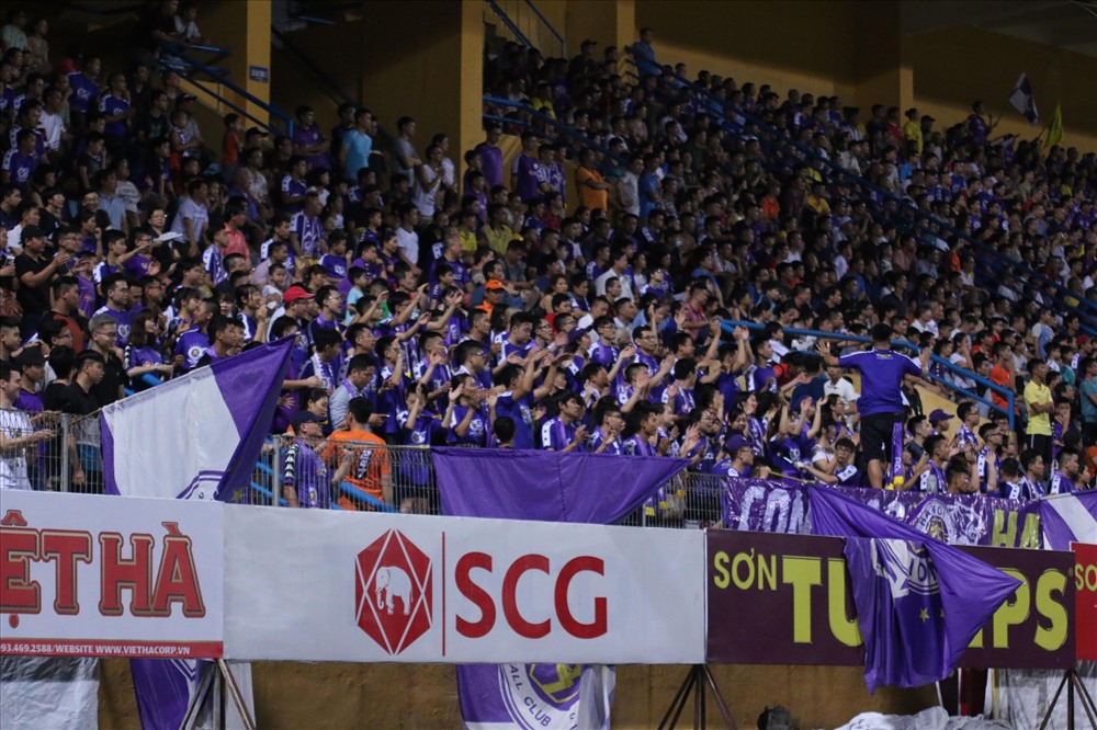 Hà Nội FC đang có nhóm CĐV trung thành, cổ vũ nhiệt tình trong các trận đấu