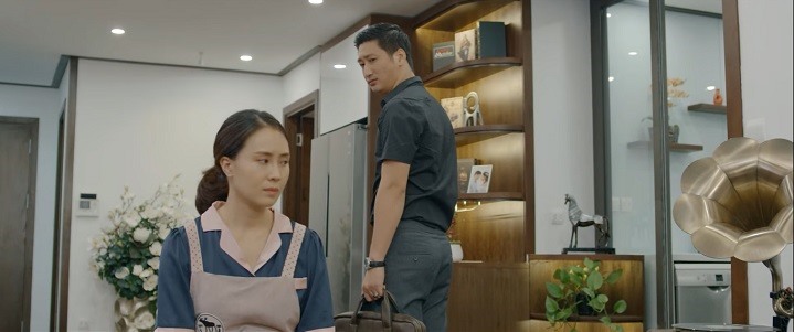 Nhân vật Khuê do Hồng Diễm đóng trong “Hoa hồng trên ngực trái“. Ảnh cắt từ clip