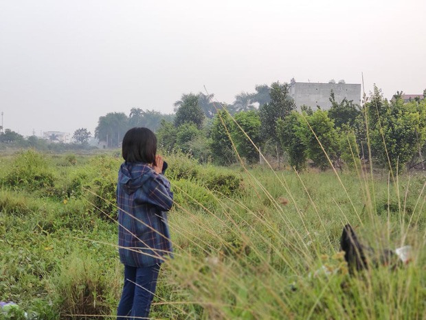 Khu vực xảy ra vụ việc là một bãi đất hoang vắng, ít người qua lại.