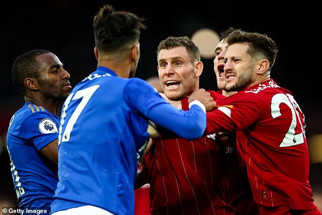 Đôi bên lao vào nhau sau quả 11m của Milner. Ảnh: Getty.
