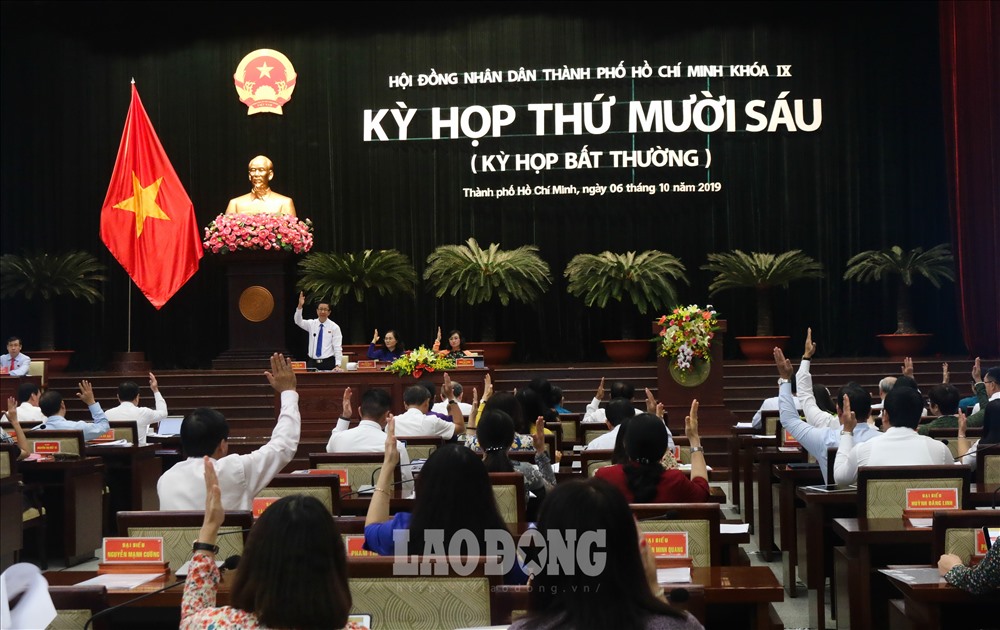 Đại biểu HĐND TP.Hồ Chí Minh thông qua chủ trương chính sách bồi thương cho dân khu 4,39 ha ở Thủ Thiêm. Ảnh: Phan Anh