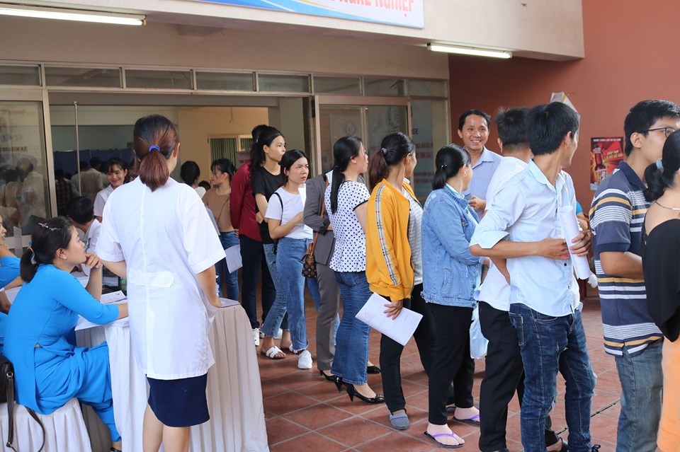 Hàng trăm lượt đoàn viên, người lao động được khám bệnh chuyên sâu.