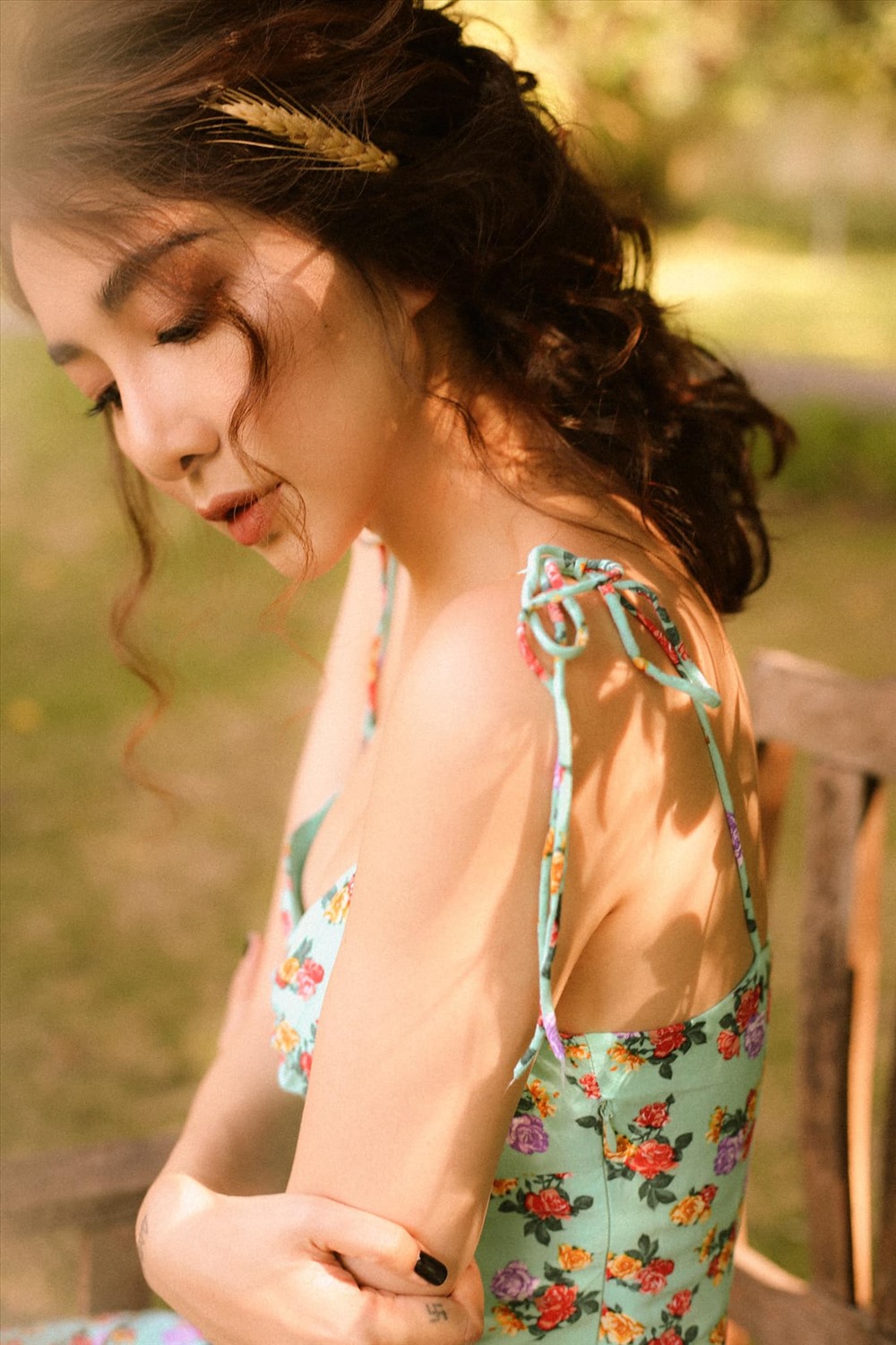 Nữ diễn viên còn thử sức trong lĩnh vực ca hát.