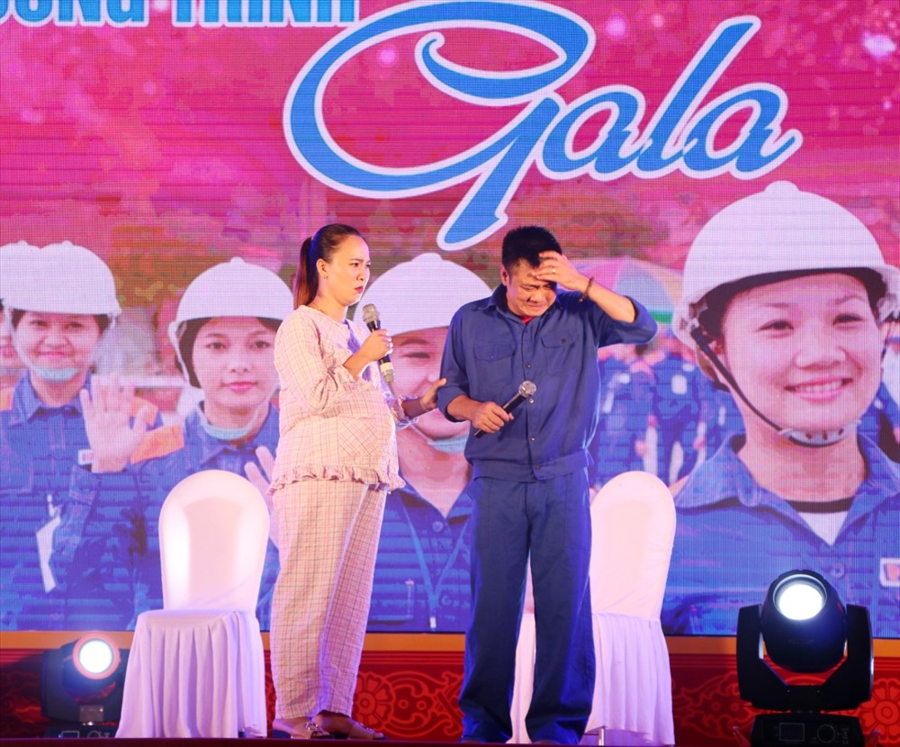 Tiểu phẩm hài mà các nghệ sĩ đem đến đêm gala không chỉ mang lại tiếng cười sảng khoải, thư giãn cho đoàn viên, người lao động; mà hơn cả là mang nhiều thông điệp ý nghĩa về vai trò, vị trí của tổ chức Công đoàn, cũng như khéo léo lồng ghép để tuyên truyền đến đoàn viên, người lao động các chủ trương, đường lối, chính sách, pháp luật của Đảng, Nhà nước và các định hướng, nhiệm vụ lớn của tổ chức Công đoàn.