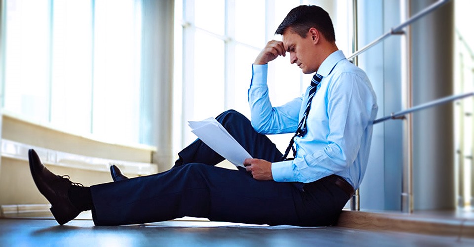 Đàn ông thường lựa chọn gánh vác những khó khăn và không muốn bạn đời phải lo lắng. Ảnh: T. L.