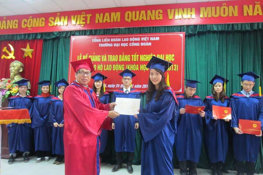 Vẫn còn nhiều ý kiến tranh luận trong việc nên hay không nên bỏ xếp loại trên bằng tốt nghiệp đại học. Ảnh: ĐHCĐ