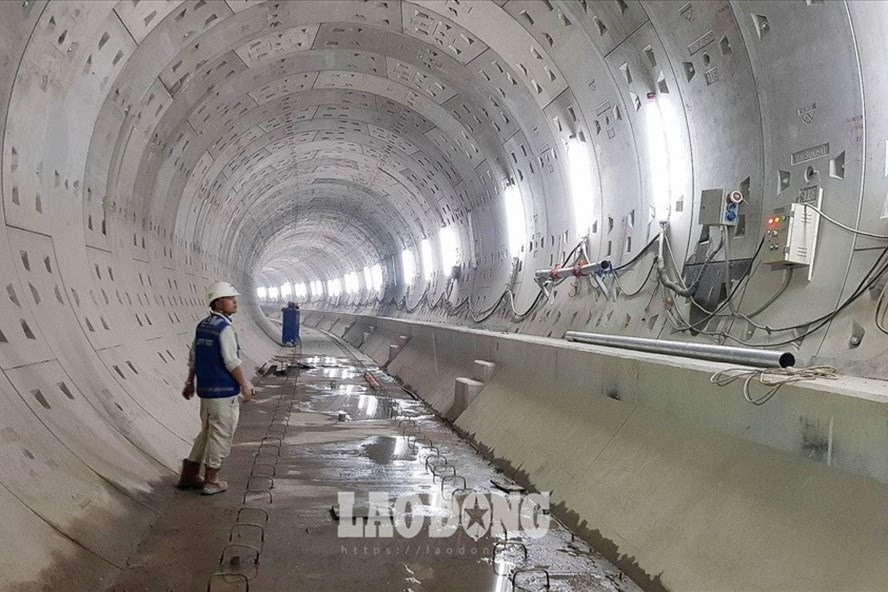 Tuyến metro số 1 nguy cơ phải ngưng thi công do chậm trễ thông qua thủ tục điều chỉnh tổng mức đầu tư. Ảnh: Phan Anh