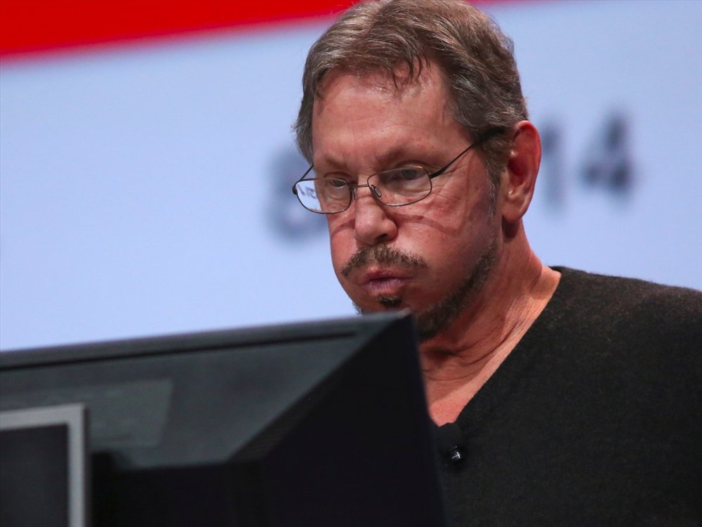 Bỏ học đại học 2 lần, tỉ phú Larry Ellison - người sáng lập và chủ tịch của tập đoàn công nghệ khổng lồ Oracle được đánh giá là một trong những nhân vật tài năng về công nghệ bên cạnh những cái tên nổi tiếng khác như Bill Gates hay Jeff Bezos. Ảnh: ST