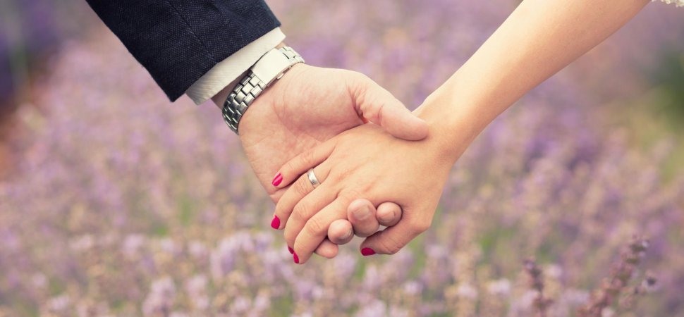 Bản chất người đàn ông là chinh phục những thử thách nên việc đổi mới liên tục sẽ khiến lửa tình yêu luôn bùng cháy.