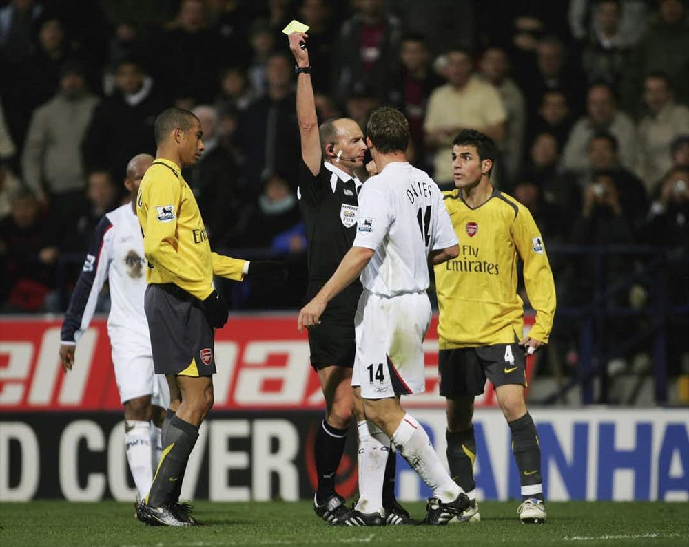 Kevin Davies- cựu cầu thủ của Bolton Wanderers - đứng hàng thứ 2 trong thống kê về phạm lỗi tại giải Ngoại hạng Anh.