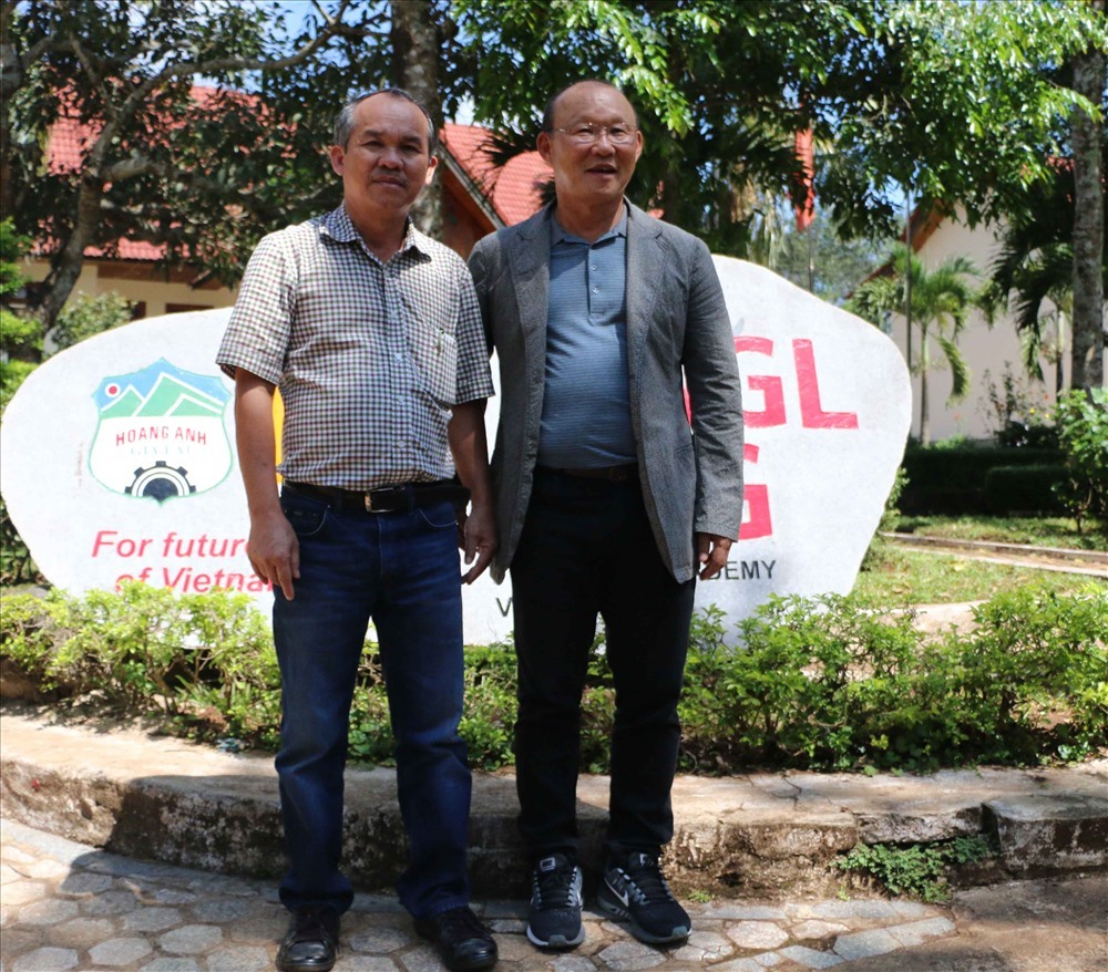 Bầu Đức trong lần gặp gỡ HLV Park Hang-seo tại Gia Lai. Ảnh: Đình Thảo