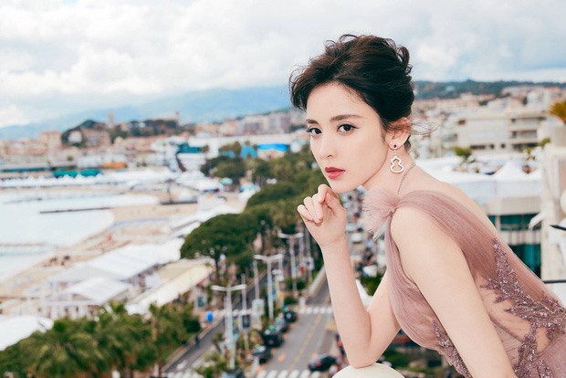 8. Cổ Lực Na Trát: Cô là một nữ diễn viên, người mẫu thế hệ 9X người Trung Quốc.