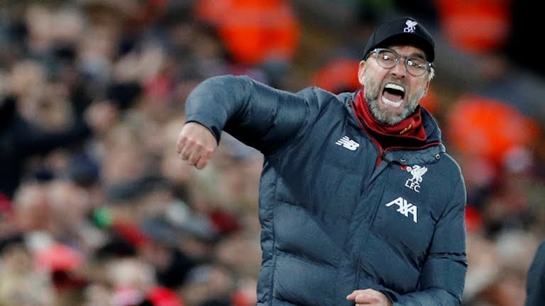 Klopp không hài lòng khi các học trò để thủng lưới dễ dàng. Ảnh: Reuters.