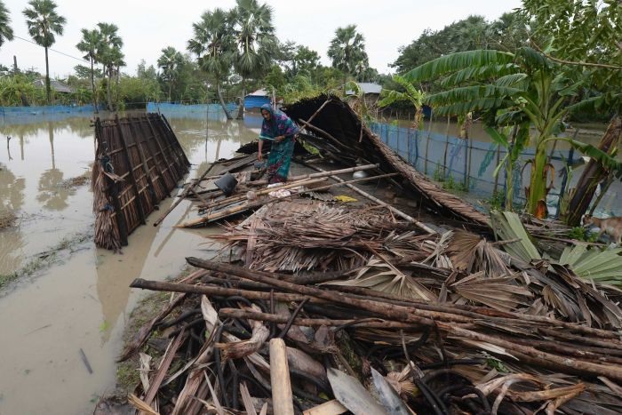 6.000 ngôi nhà ở Banglesh bị phá huỷ một phần hoặc hoàn toàn. Ảnh: AFP
