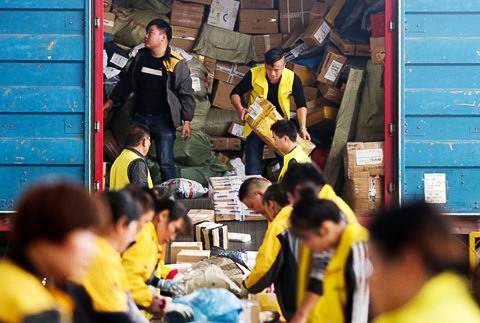 Theo Reuters, Ngày Độc thân 11.11 năm nay là sự kiện mua sắm trực tuyến lần thứ 11 được tổ chức với hơn 200.000 thương hiệu tham gia, 1 triệu sản phẩm mới được cung cấp, thu hút hơn 500 triệu người, tăng khoảng 100 triệu so với năm ngoái. Ảnh minh họa: ST