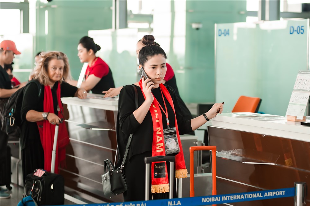 Ngọc Hiền lên đường sang Trung Quốc làm giám khảo cuộc thi sắc đẹp. Ảnh: Trương Gia Huy.
