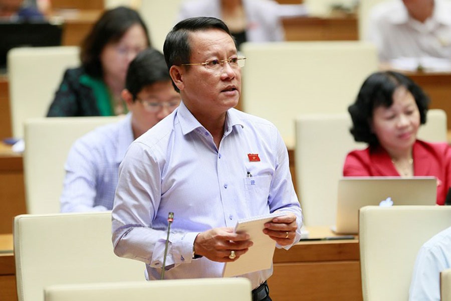 ĐBQH Thái Trường Giang (Cà Mau) cho rằng cần phải dừng việc đòi hỏi các chứng chỉ khi thăng hạng, nâng ngạch công chức, viên chức. Ảnh: Q.H