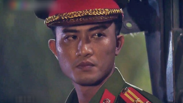 Doãn Quốc Đam vào vai một công an “biến chất“, thông đồng với tội phạm. Ảnh: VFC.