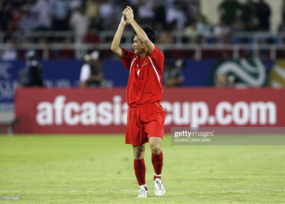 Bàn thắng kĩ thuật của Công Vinh góp phần giúp Việt Nam thắng UAE tại Asian Cup 2007. Ảnh: Getty