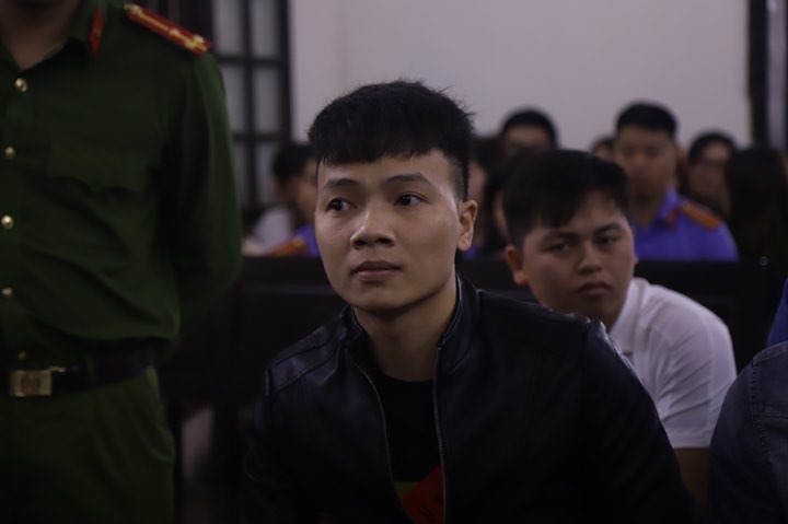Khá “bảnh” tại tòa. Ảnh: Ngô Cường