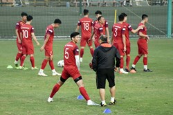 Việt Nam vs UAE: Văn Hậu, Công Phượng còn điều gì khiến thầy Park lo ngại