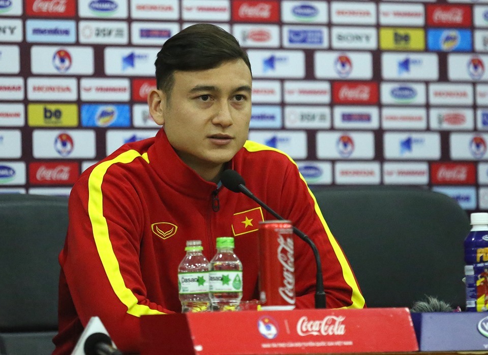 Thủ môn Văn Lâm trong buổi họp báo trước trận Việt Nam vs UAE. Ảnh: Hoài Thu