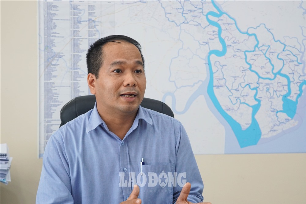 Trao đổi với PV Lao Động, ông Bùi Văn Trường (Trưởng phòng Quản lí và Vận hành Hệ thống thoát nước mưa Công ty TNHH MTV Thoát nước Đô thị TPHCM) cho biết, trước đây dân số TPHCM chỉ khoảng triệu dân; tuy nhiên hiện nay, con số này tăng lên rất nhiều, đồng nghĩa với việc áp lực lên những tuyến cống này là rất lớn.