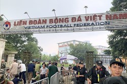 Hàng nghìn người xưng thương binh "xịn" đến VFF mua vé Việt Nam - UAE