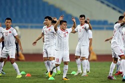 Đội tuyển Việt Nam hào hứng luyện tập, chờ quyết đấu UAE