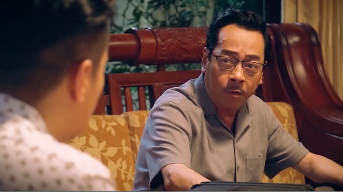 Chủ tịch Trần Nghĩa nhắc nhở Vũ và con trai nên dọn dẹp cẩn thận nếu không muốn “đắm đò giặt mẹt“. Ảnh: CMH.