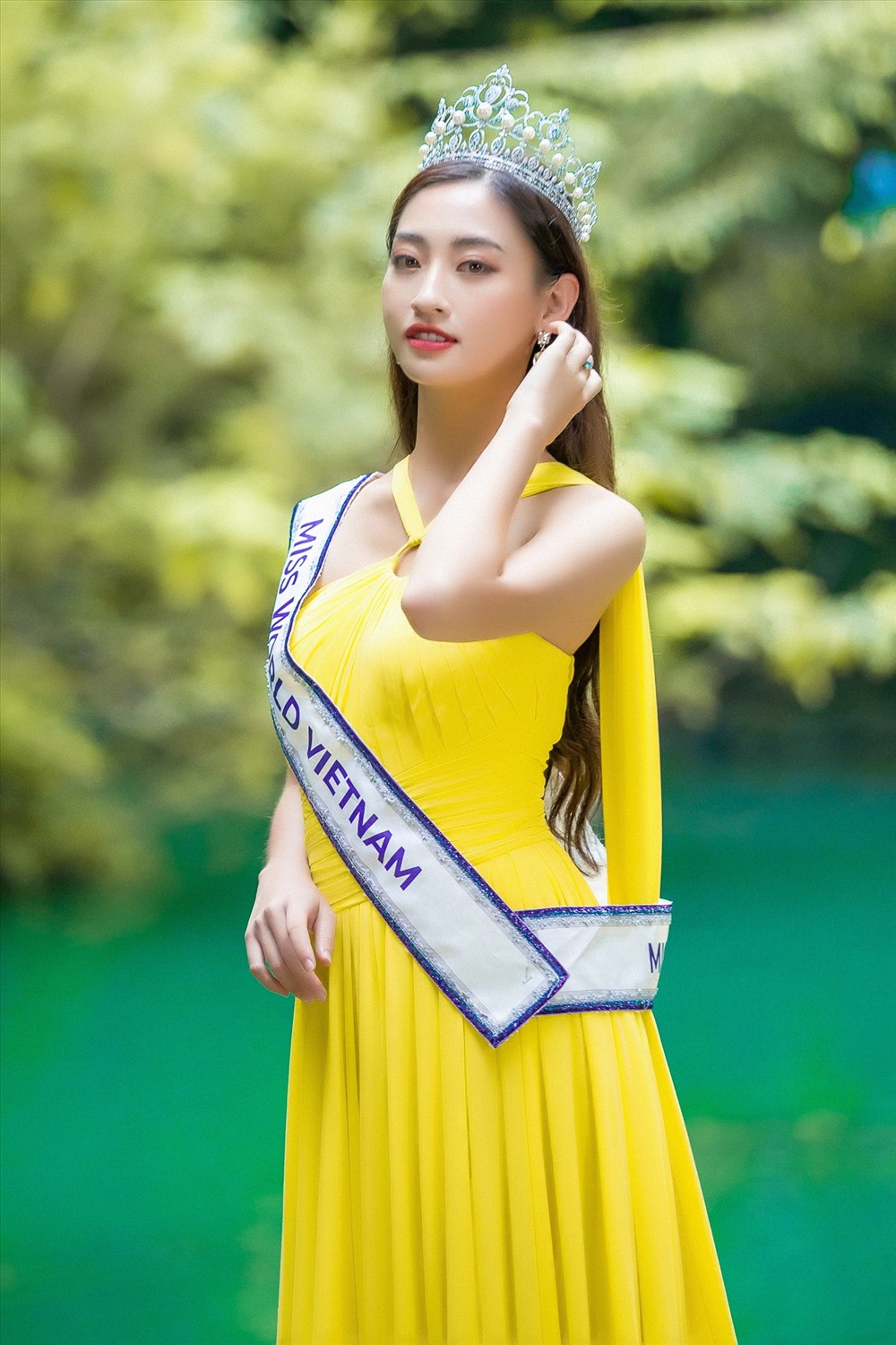 Với thành tích IELTS 7.5, Lương Thuỳ Linh đã thể hiện được lợi thế của mình khi tự tin “bắn” tiếng anh trong đoạn clip gửi tới Miss World. Ảnh: Minh Đức.