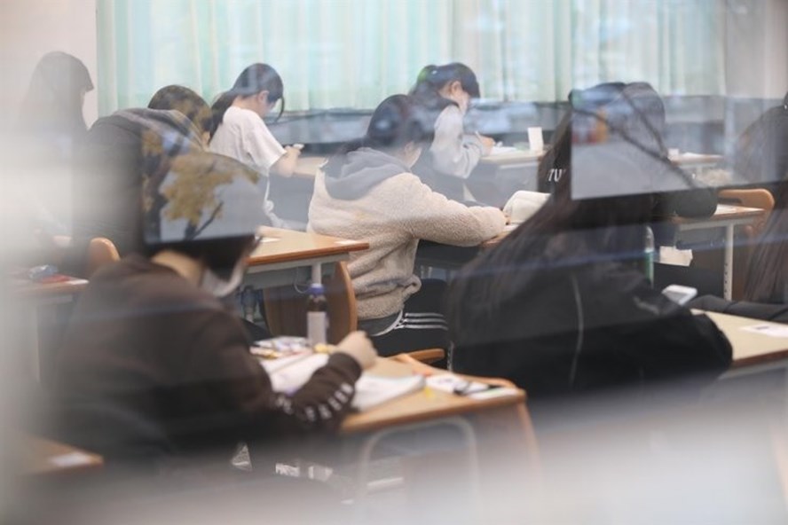 Nín thở hồi hộp khi kỳ thi đại học khốc liệt ở Hàn Quốc khởi động