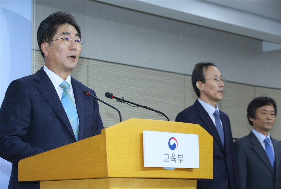 Một vài hình ảnh về không khí kỳ thi đại học tại Hàn Quốc ngày 14.11. Ảnh: Yonhap.