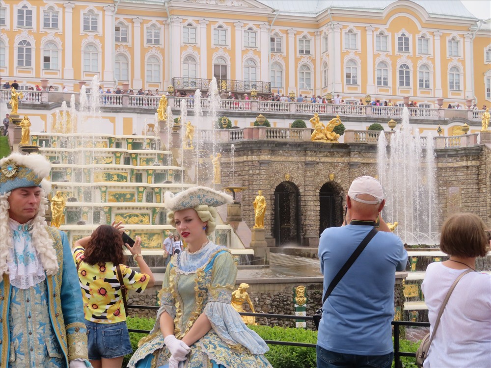 Cung Điện mùa hè (Peterhof) - Di sản văn hóa thế giới. Cung điện có 7 công viên và 20 lâu đài, 140 đài phun nước - đây chính là điểm đặc biệt mệnh danh Cung điện là thủ đô của các đài phun nước. Ảnh: Nguyễn Thị Thùy Ân