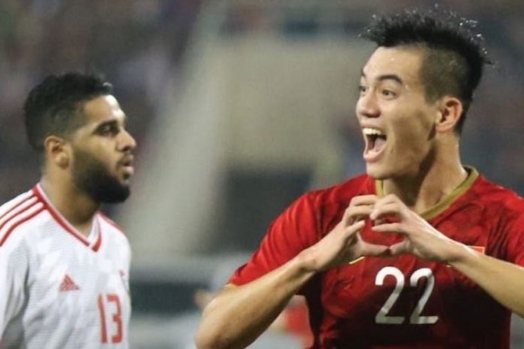 Dubai Sports có bài viết kèm hình ảnh ăn mừng của Tiến Linh. Ảnh chụp màn hình