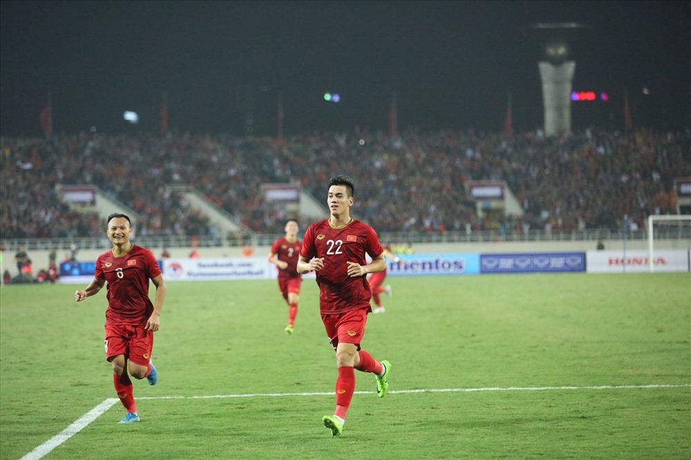 Người hùng Tiến Linh. Ảnh: Minh Dân.