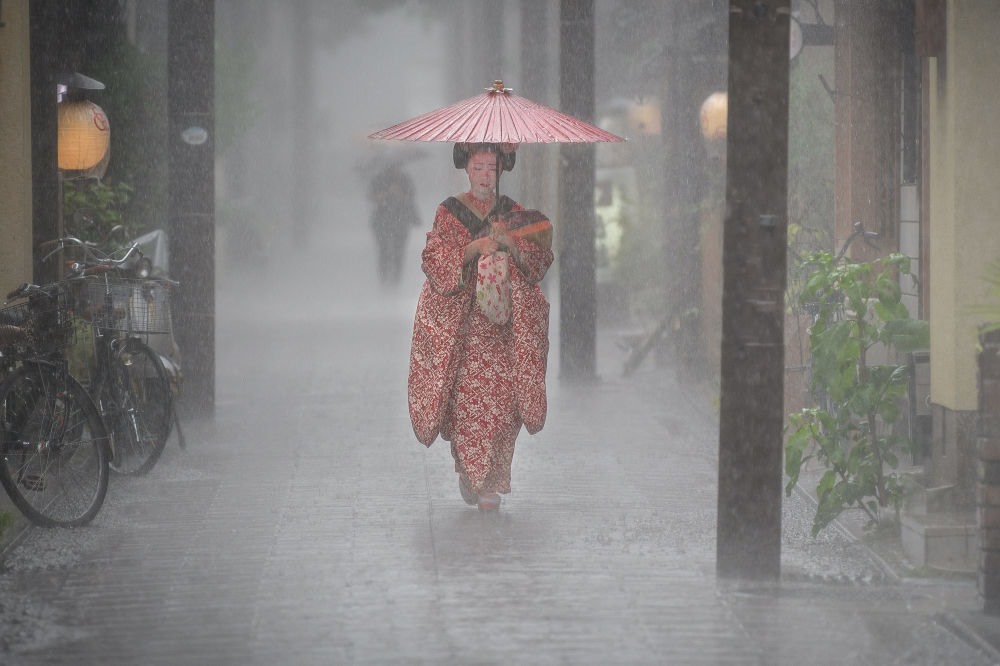 Nhiếp ảnh gia Patrick Hochner, lọt vào vòng chung kết của cuộc thi Weather Photographer of the Year 2019 với bức ảnh “Pouring down” (Nước đổ).