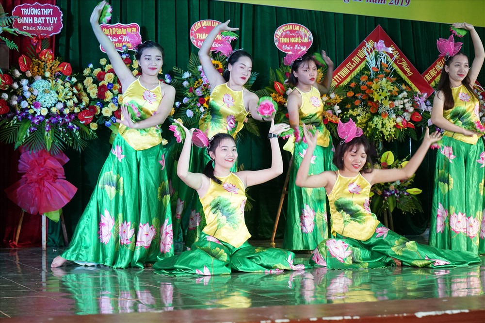 Chương trình văn nghệ chào mừng lễ khai giảng năm học 2019 - 2020. Ảnh: QĐ