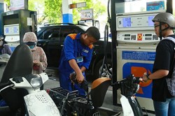 Giá xăng tăng từ 15h chiều nay