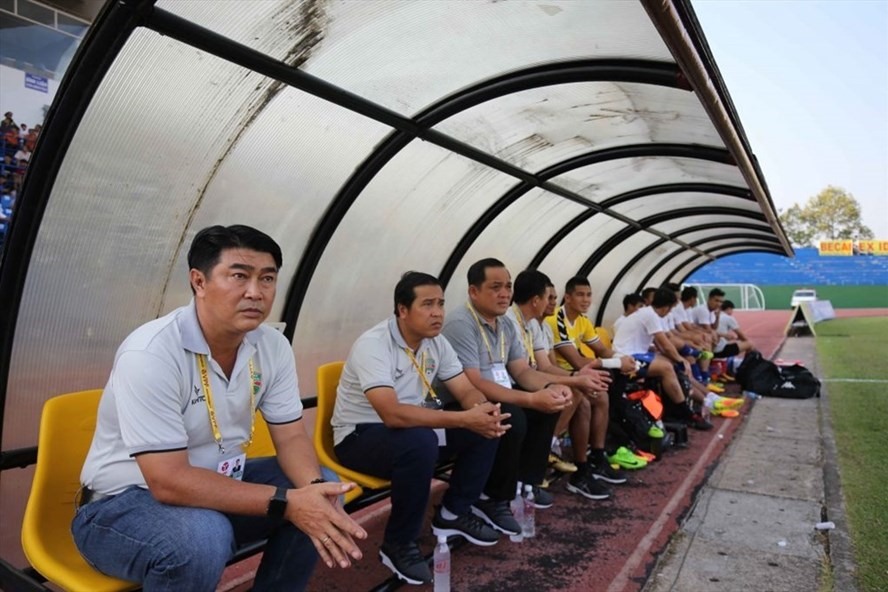 HLV Trần Minh Chiến là thầy ruột của Tiến Linh.