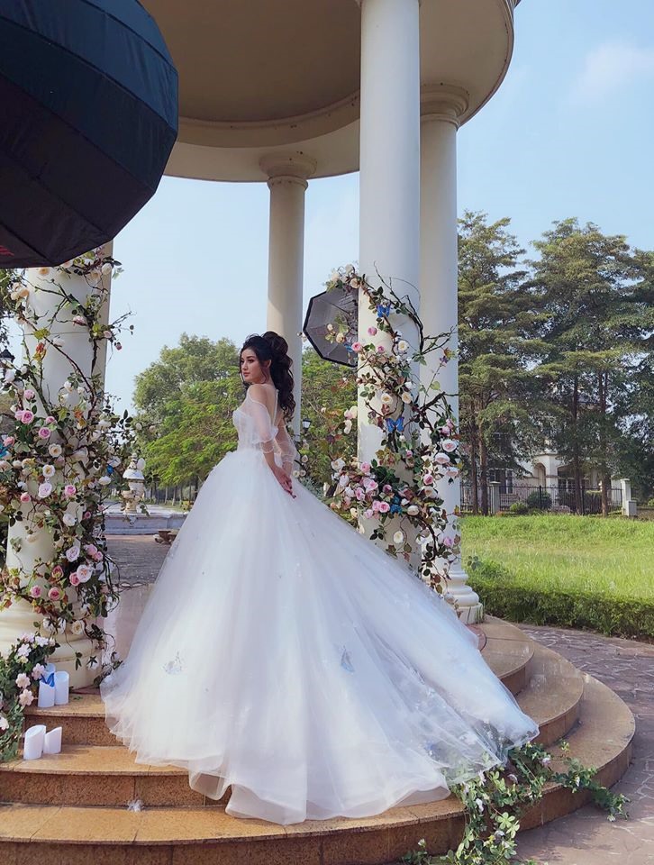 Huyền My cho biết sau khi lấy chồng cô sẽ tập trung vào gia đình và tạm ngừng theo nghệ thuật. Ảnh: FBNV.