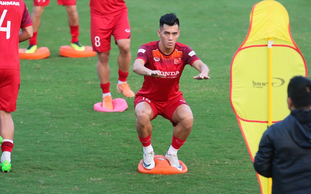 Người hùng - Tiến Linh khá tập trung trong buổi tập chiều nay 16.11. Ảnh: HOÀI THU