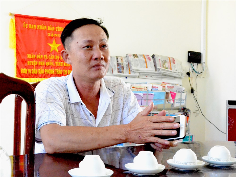 Ông Nguyễn Xuân Kỳ - cán bộ Địa chính xã Gành Dầu - tại buổi làm việc với Báo Lao Động. Ảnh: T.M