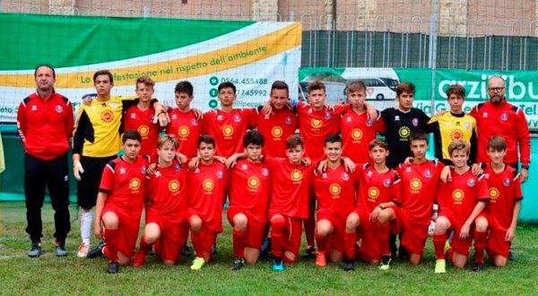 Huấn luyện viên bị sa thải vì để đội nhà vùi dập đối thủ 27-0