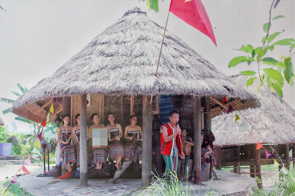 Không gian văn hóa của đồng bào Tà Ôi, Pa Cô, Cơ Tu (ở Đồng Mô, Sơn Tây, Hà Nội). Ảnh: Lan Nhi.