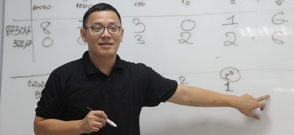 PGS.TS L&ecirc; Anh Vinh - Chủ bi&ecirc;n s&aacute;ch gi&aacute;o khoa To&aacute;n bậc Tiểu học - chia sẻ phương ph&aacute;p "Học to&aacute;n c&ugrave;ng con". Ảnh: LAV