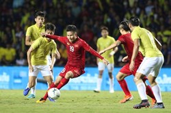 HLV Park Hang-seo so sánh thực lực Quang Hải với “Messi Thái” Chanathip