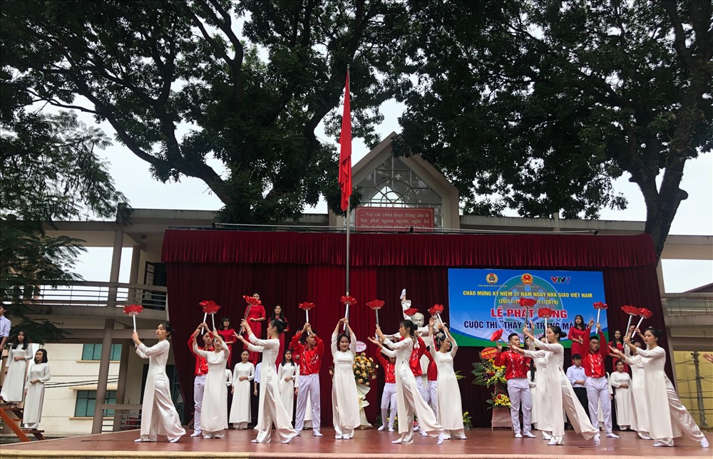 Văn nghệ chào mừng lễ phát động Cuộc thi