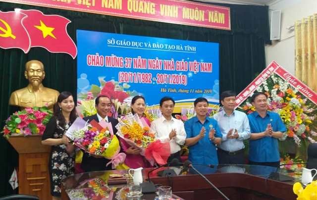 Lãnh đạo LĐLĐ Hà Tĩnh chúc mừng Sở Giáo dục Hà Tĩnh