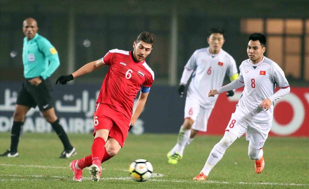 Trọng tài Ahmed Al-Kaf từng gây thiện cảm khi cầm còi nhiều trận đấu của U23 và đội tuyển Việt Nam về sự công tâm và quyết đoán của mình. Ảnh: Hữu Phạm